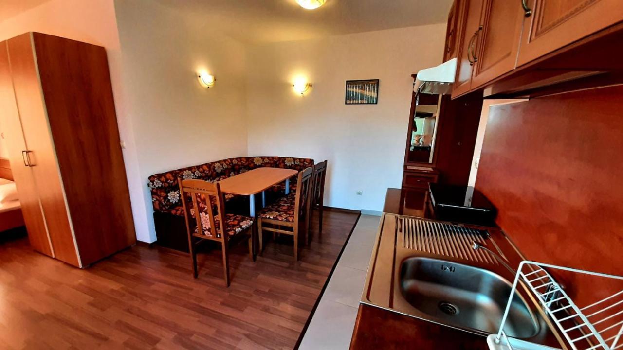נסבר Adri Guest House מראה חיצוני תמונה